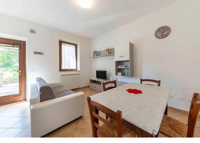 Casetta Nociarelle アパート ピエガーロ